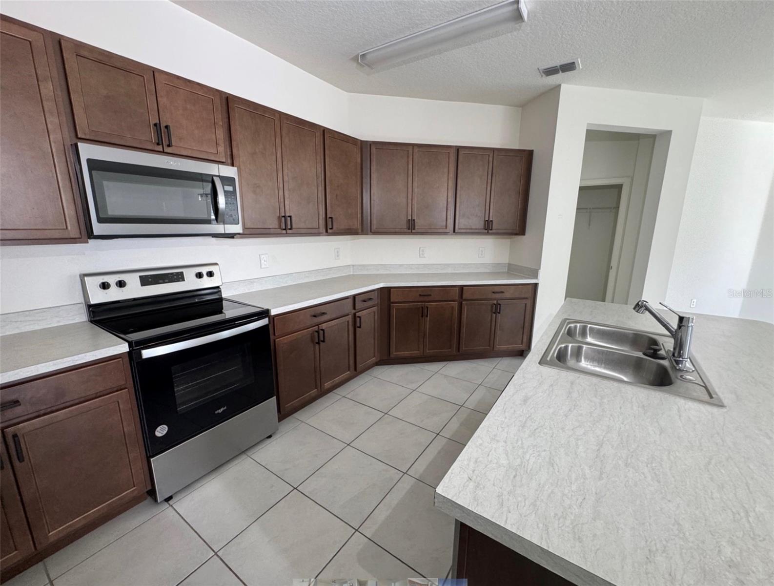 PARKSIDE - Residential Lease