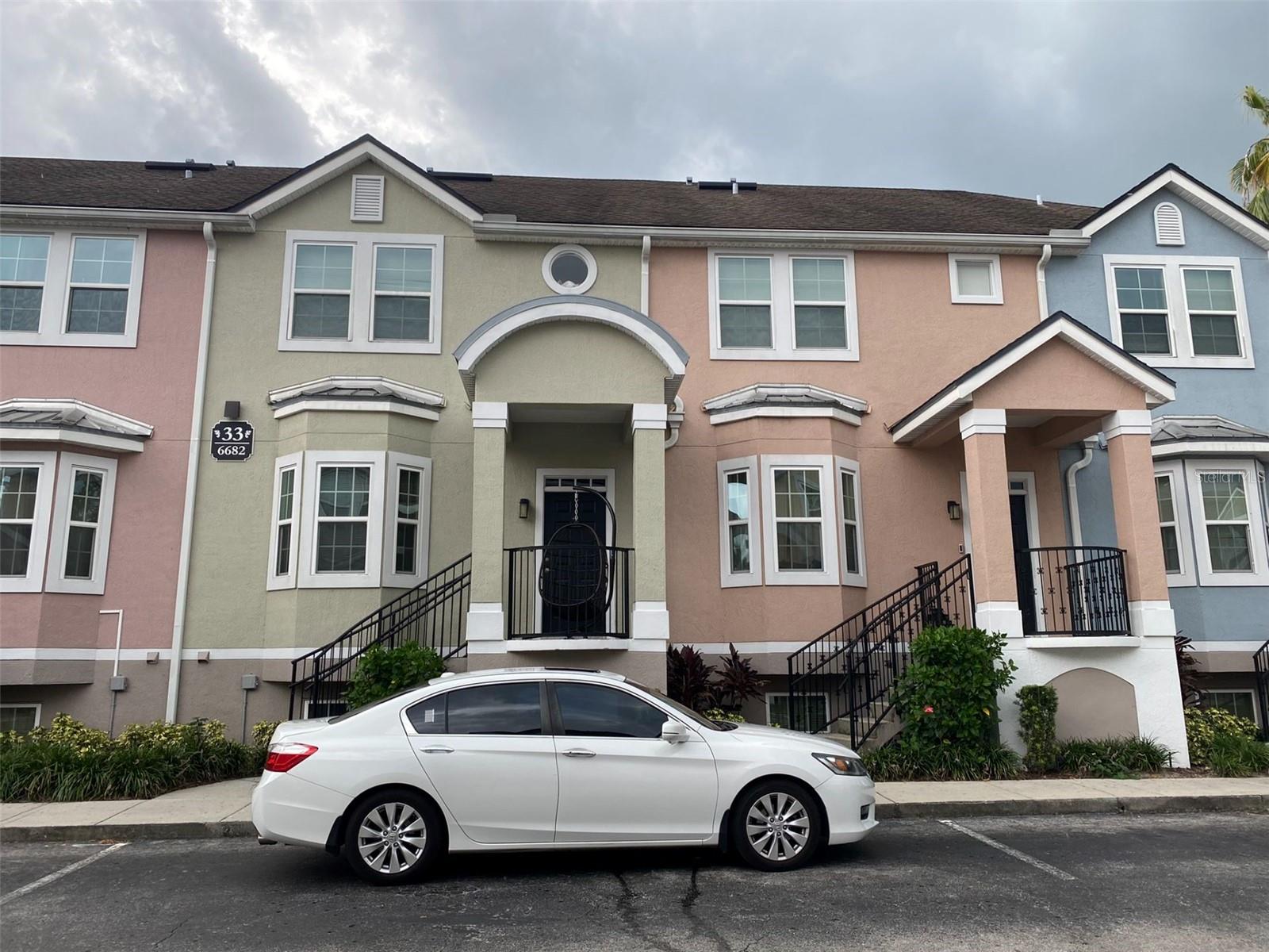 2/2.5, 2 Car Garage, 3-Story Townhome, Living Room, Dining Room, Carpet & Wood Laminate throughout, Inside Utility, NO SMOKING Community Pool, Playground, and Fitness Center, Lawn Care Provided by HOA, Gated Community, Year Built: 2000/ 1548 Sqft.