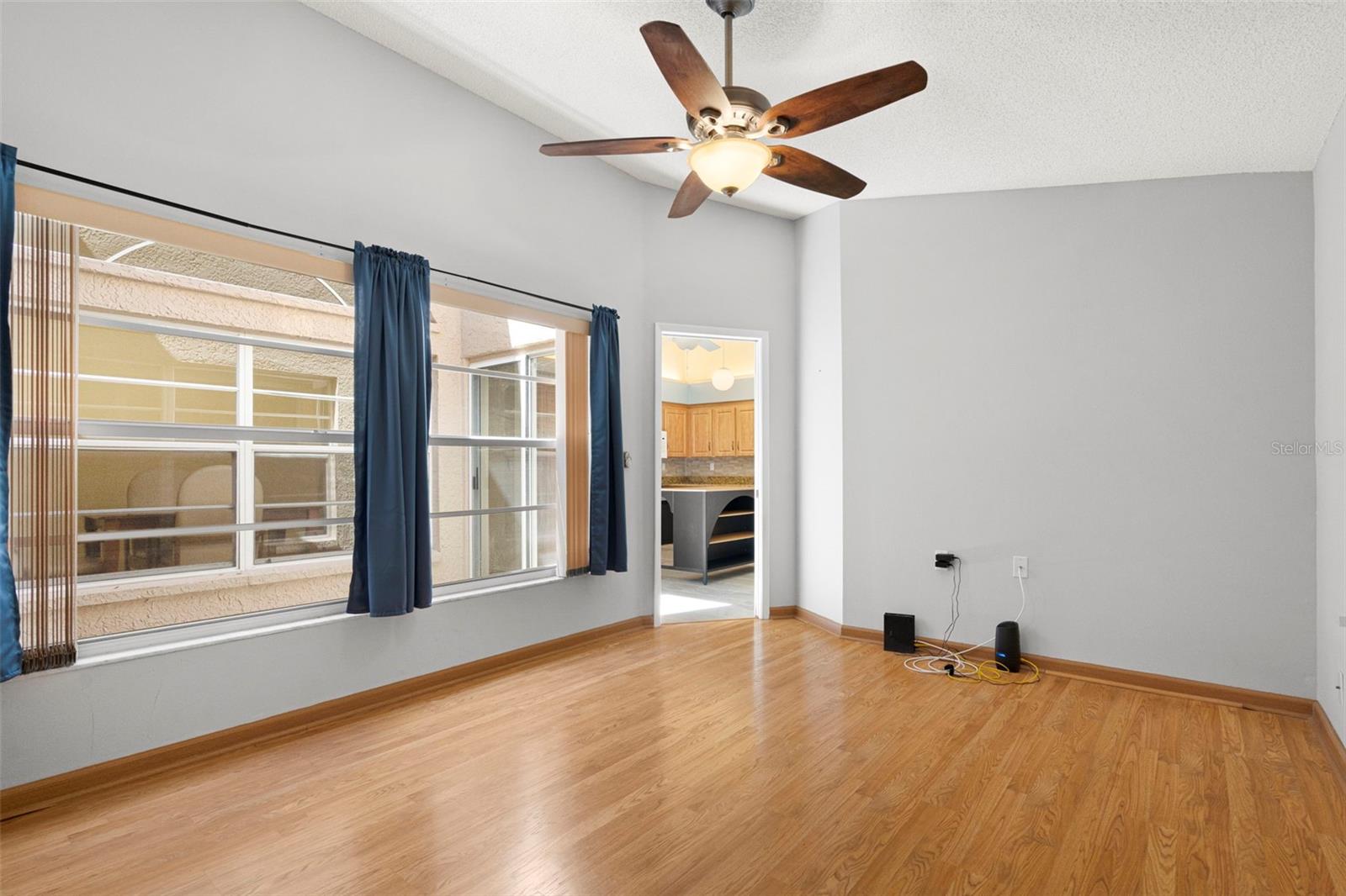 SALEM SQUARE - Residential