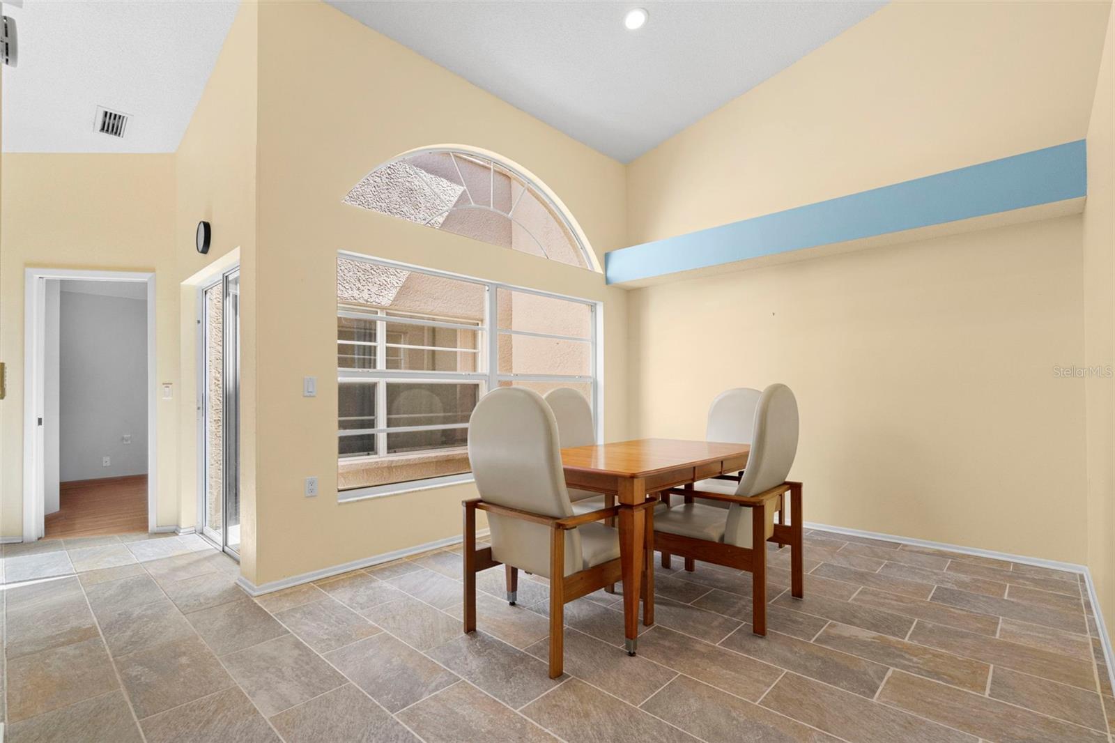 SALEM SQUARE - Residential