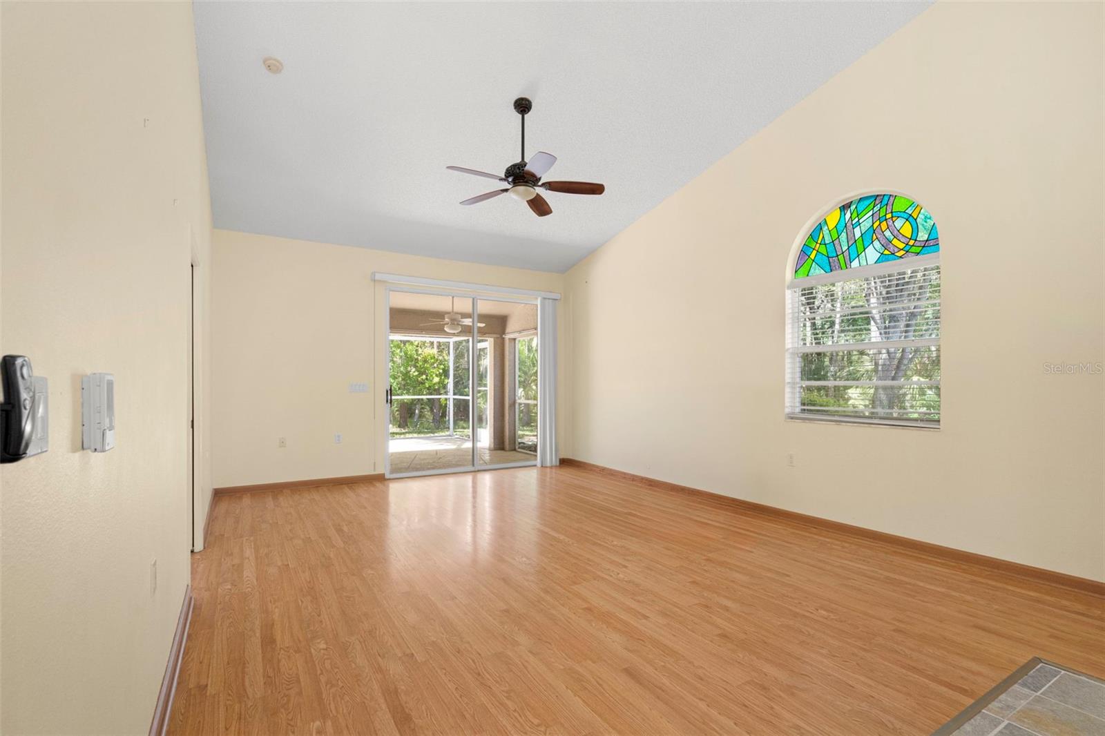 SALEM SQUARE - Residential