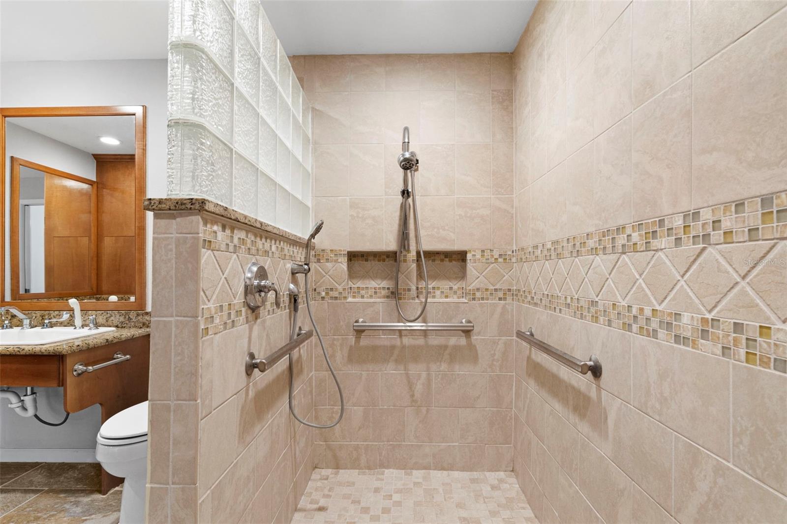 SALEM SQUARE - Residential