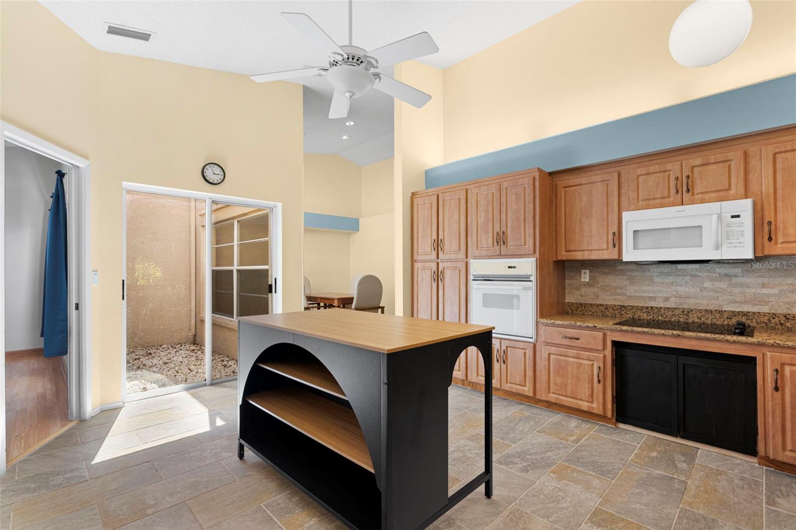 SALEM SQUARE - Residential