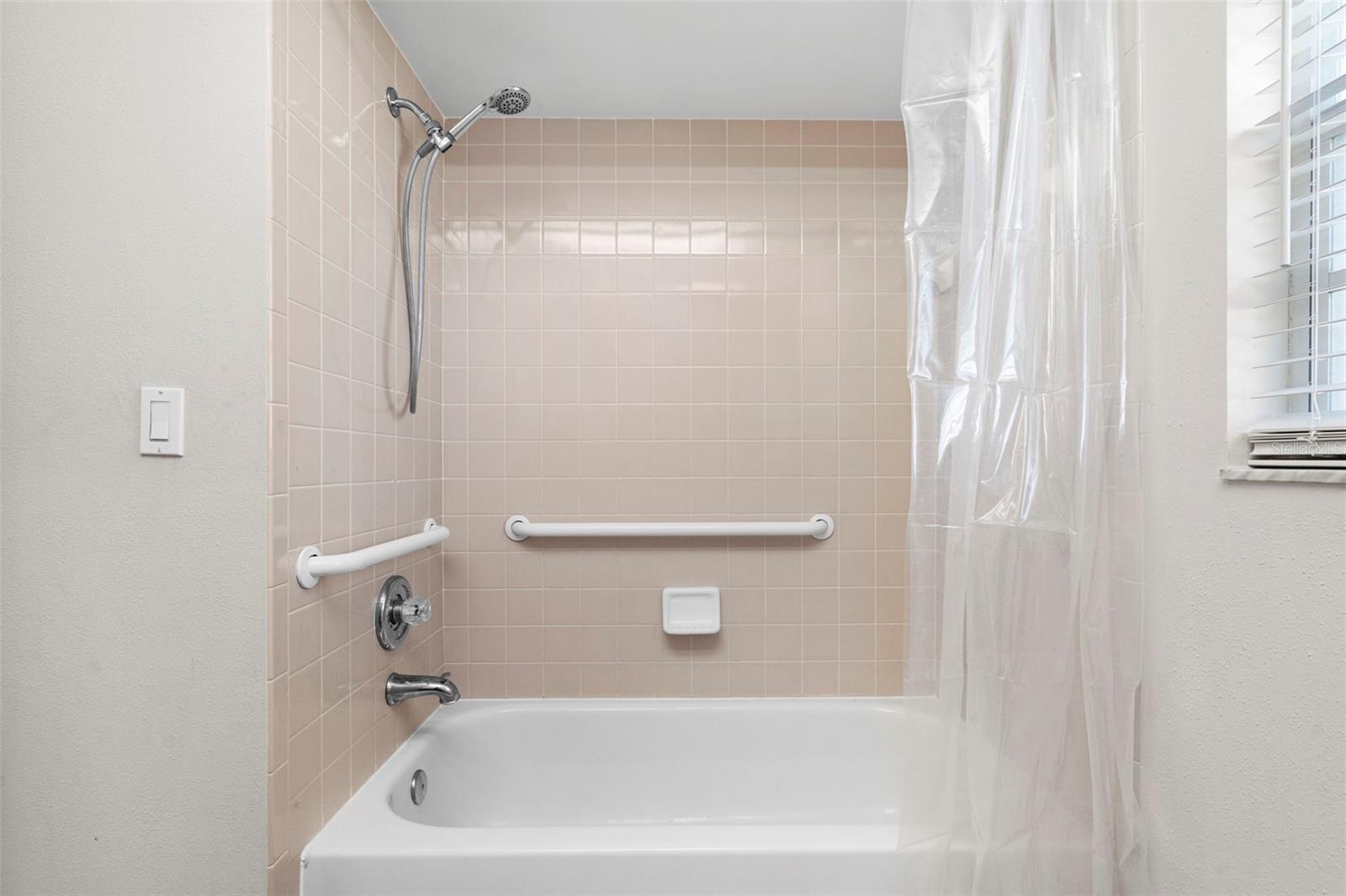 SALEM SQUARE - Residential