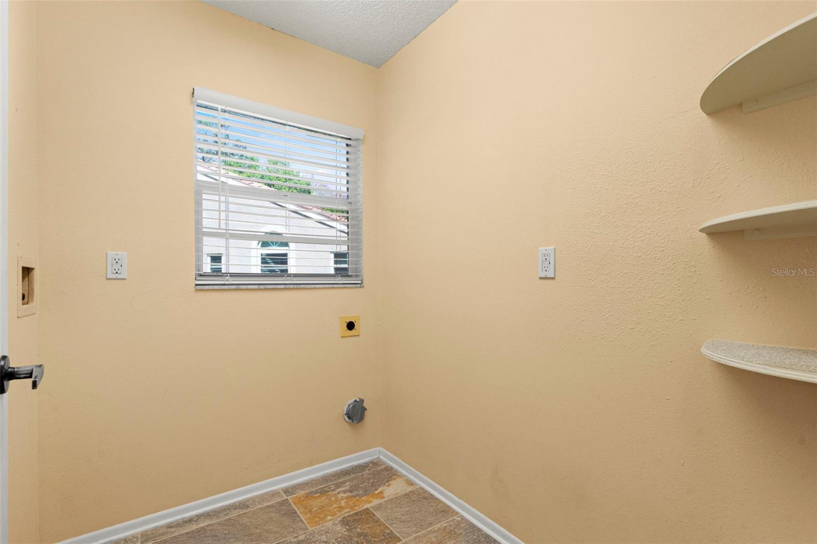 SALEM SQUARE - Residential