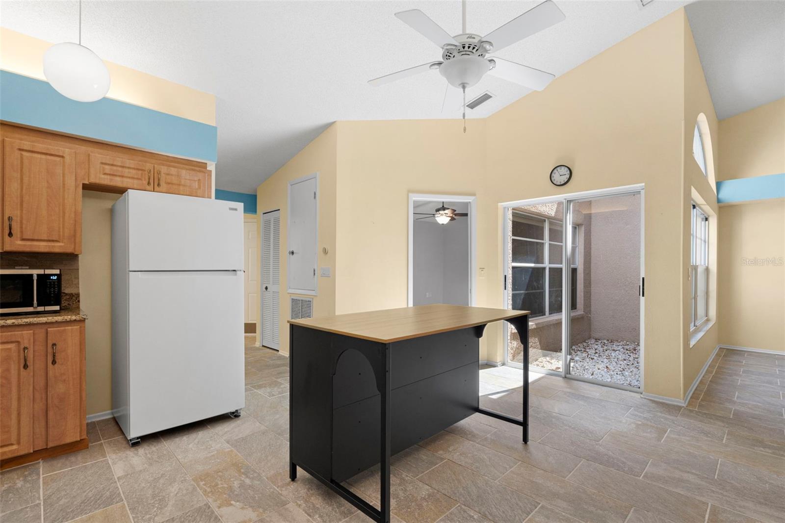 SALEM SQUARE - Residential