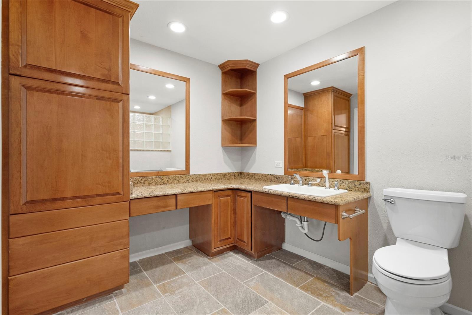 SALEM SQUARE - Residential