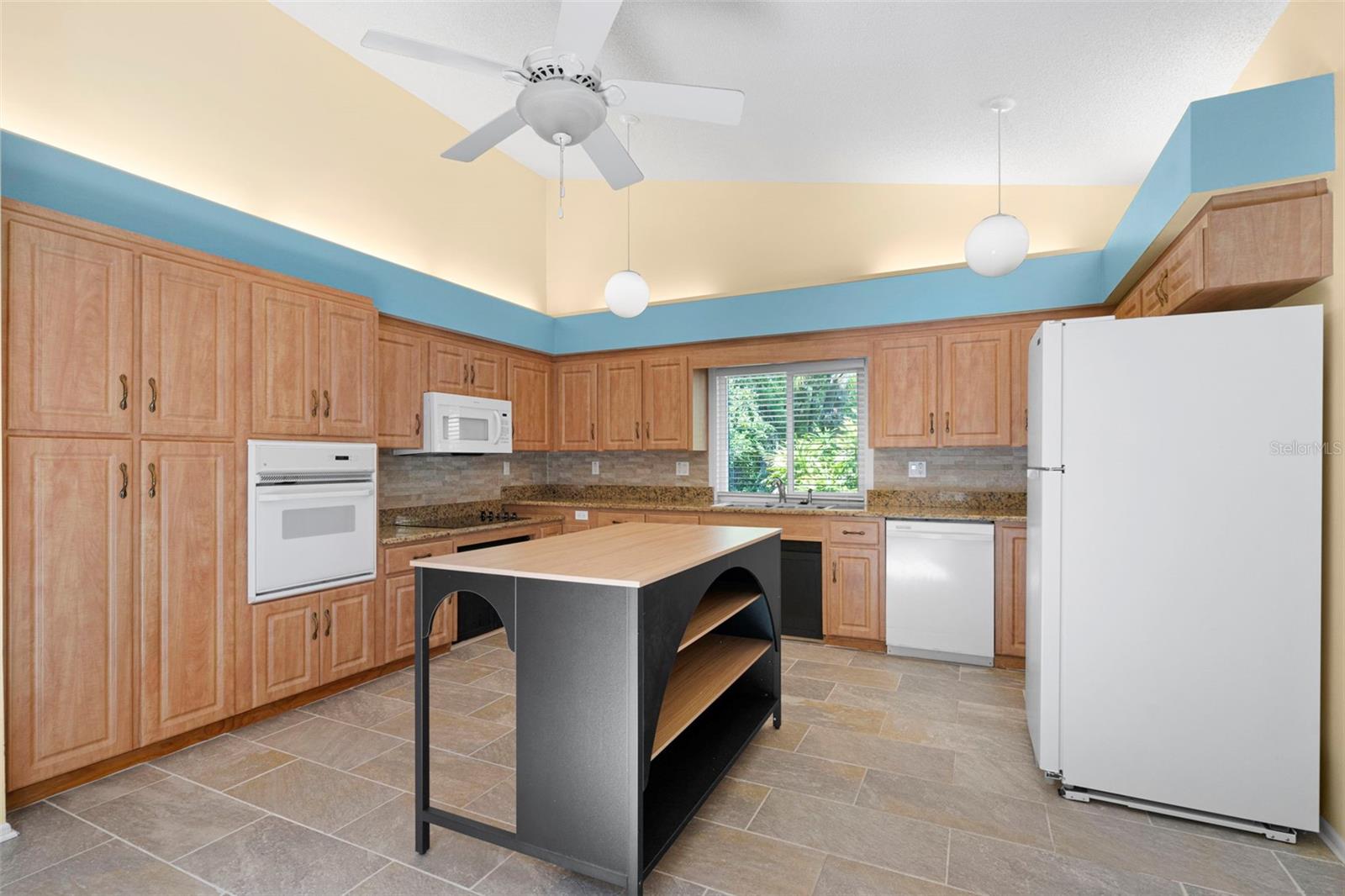 SALEM SQUARE - Residential