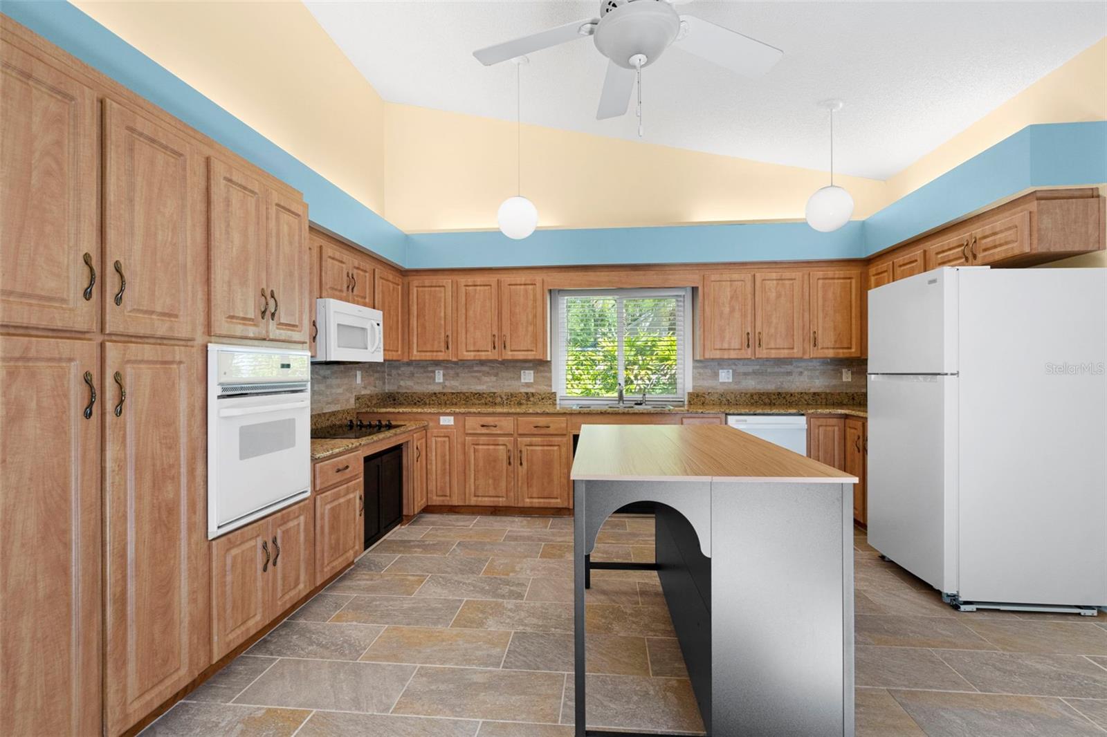 SALEM SQUARE - Residential