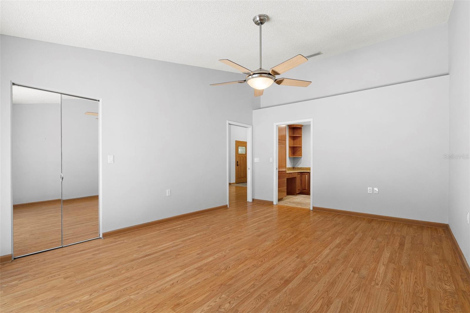 SALEM SQUARE - Residential