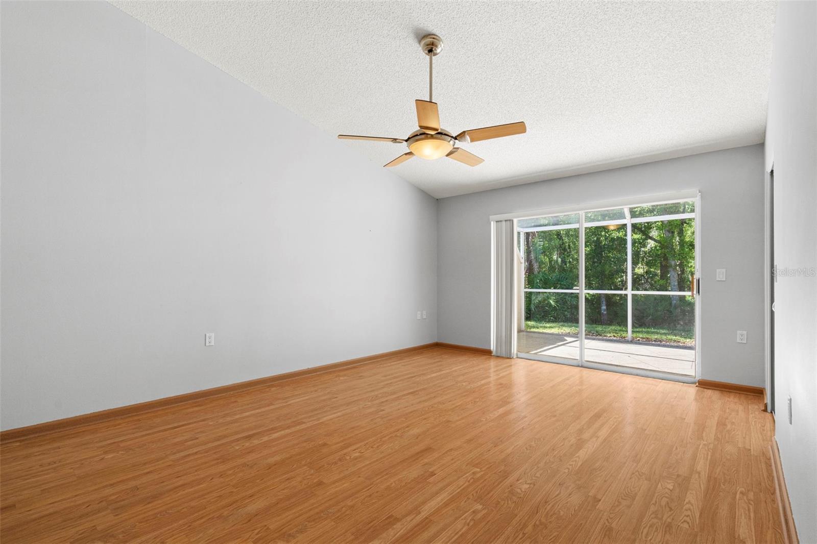 SALEM SQUARE - Residential