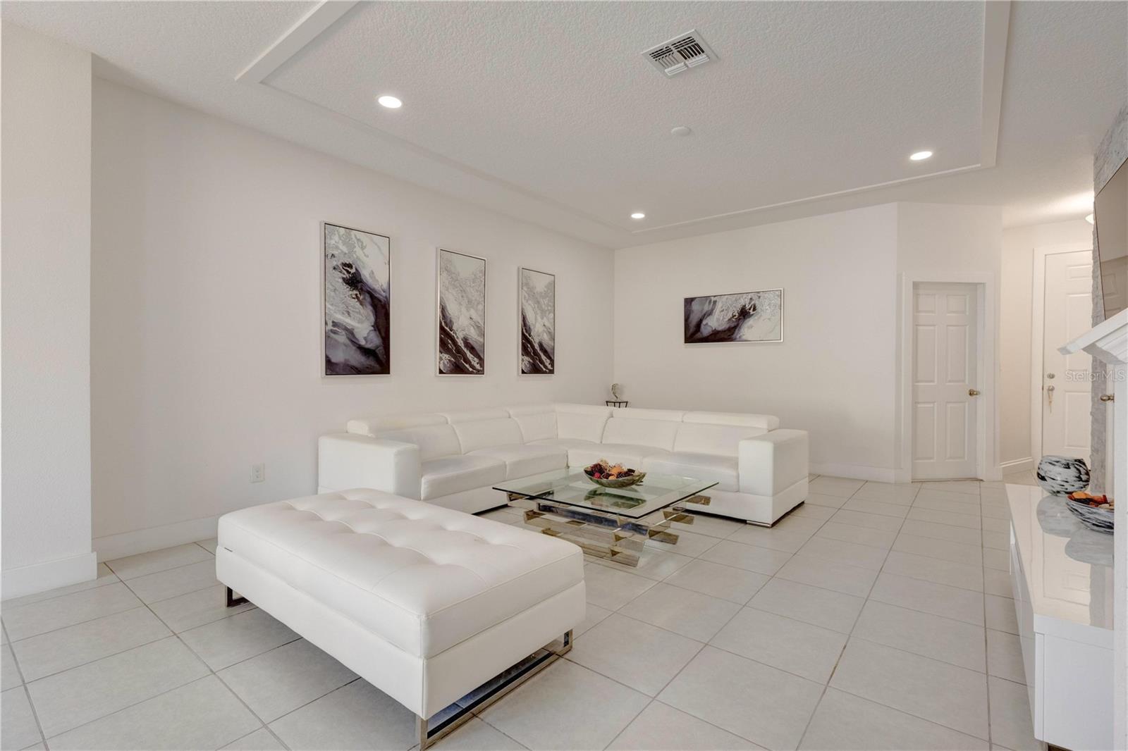 SAWGRASS LNDGS - Residential