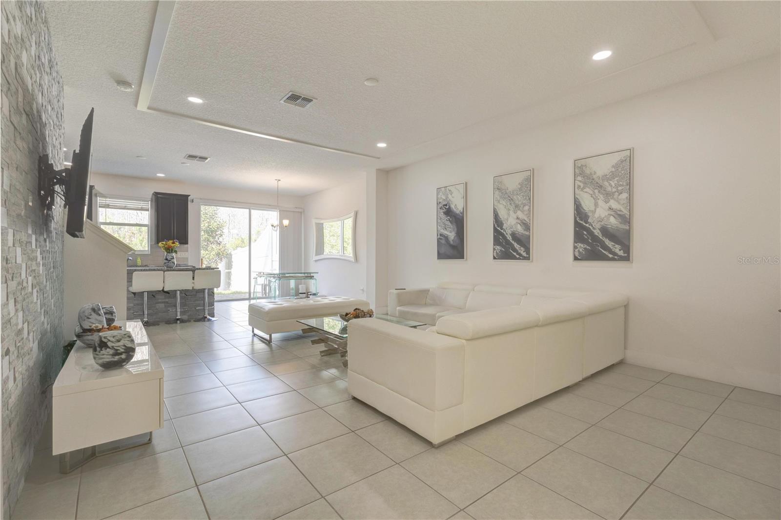 SAWGRASS LNDGS - Residential