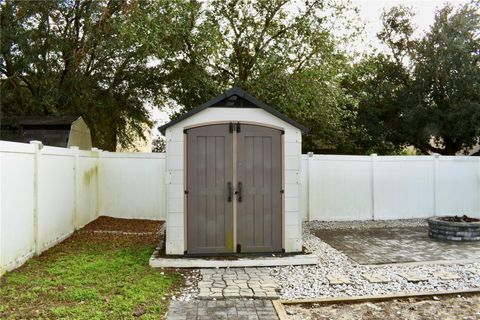 A home in AUBURNDALE