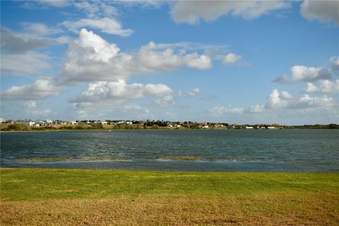 A home in AUBURNDALE