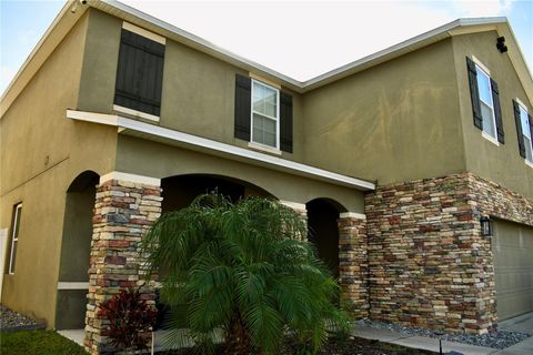 A home in AUBURNDALE