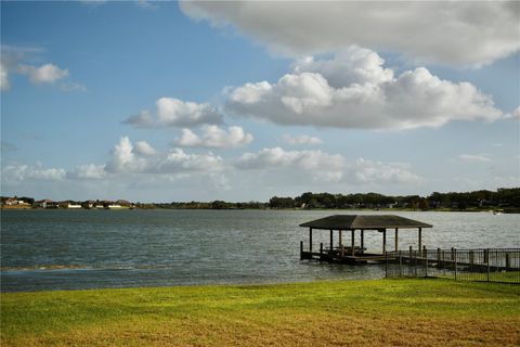 A home in AUBURNDALE