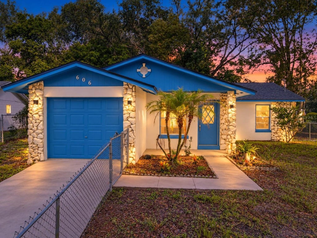 Photo of 606 W Tall Pine Ter, Deland, FL 32724 (MLS # V4951185)