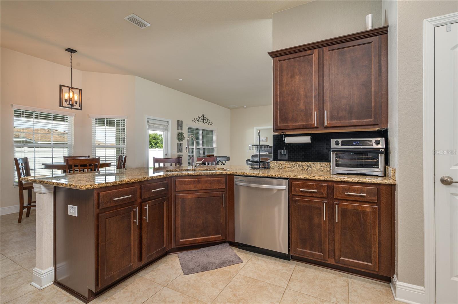 702 COUNTRY WALK COVE