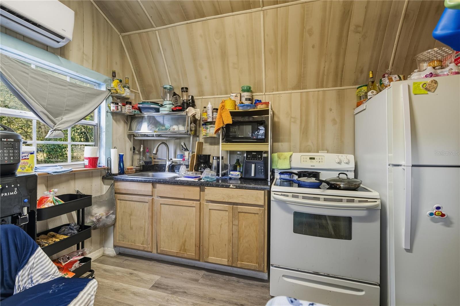 PLEASANT MANOR - Residential