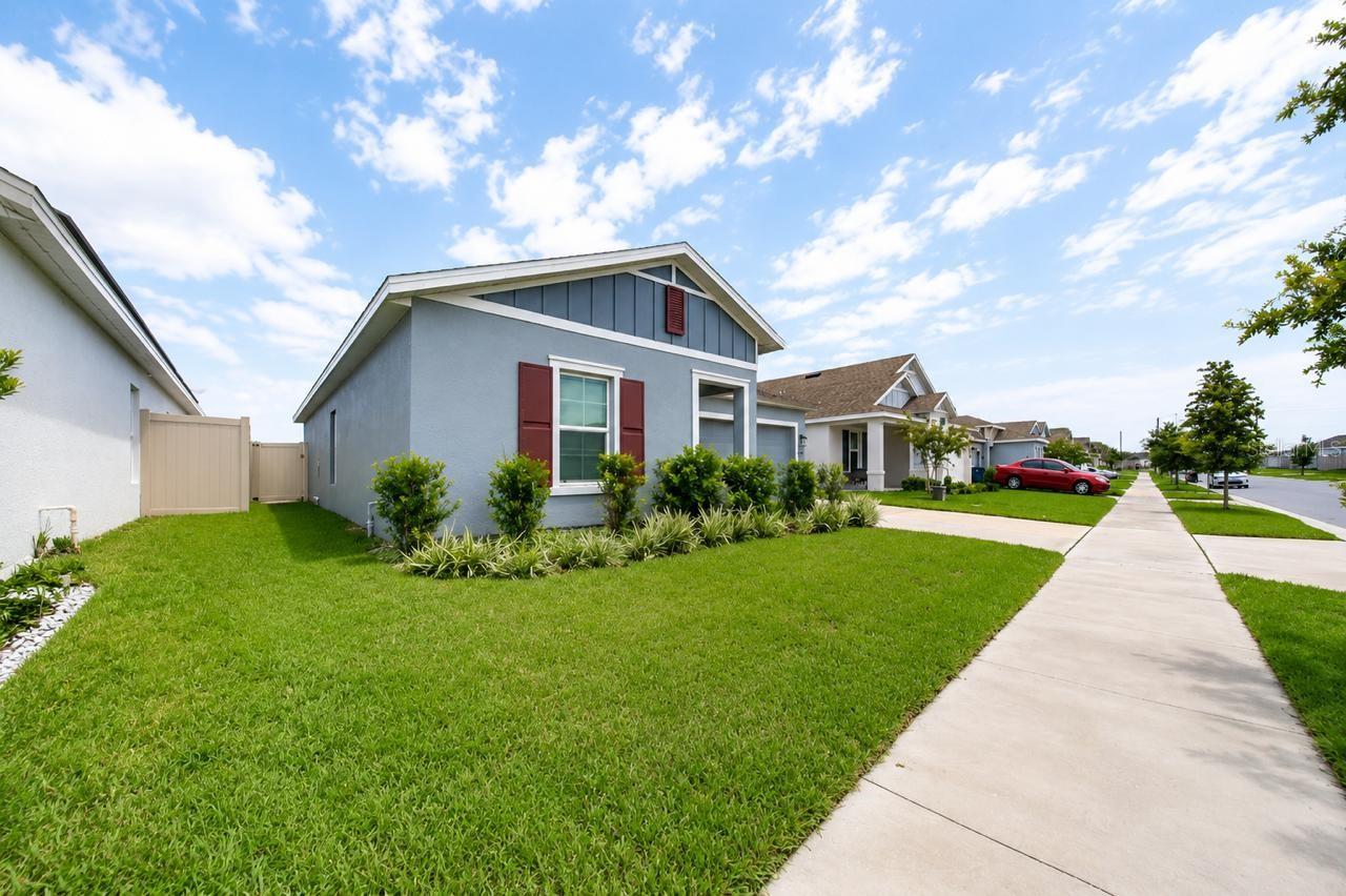688 SAND PINE LN