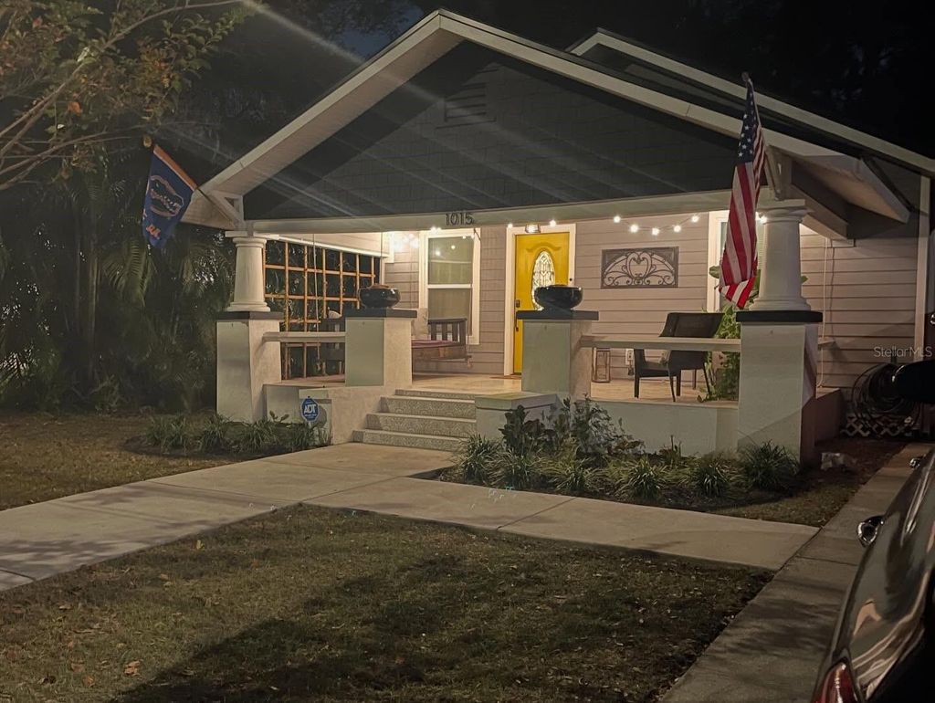 Photo of 1015 E Crawford Street, Tampa, FL 33604 (MLS # TB8463426)