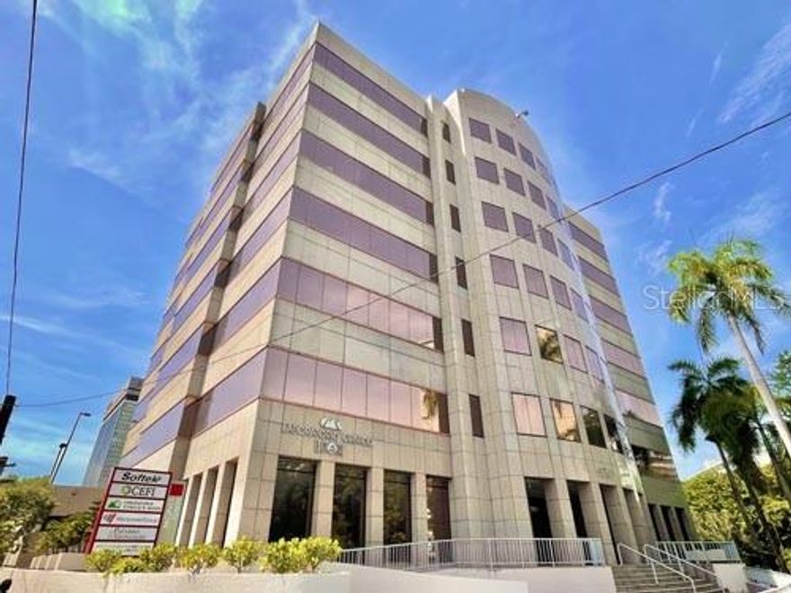 650 Plaza is an office building located at the center of Hato Rey, steps away from the San Juan Judicial Center and train stations. The building has a full power generator and first class amenities like 24/7 security, fiber optic infrastructure, coffee shop, gym, supermarket,etc. Parking is $110/mo. Spaces from 1,100 to 4,000 sf available.