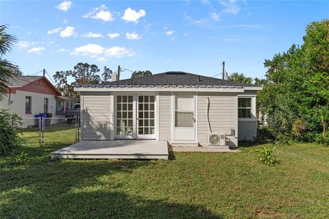 A home in LAKELAND