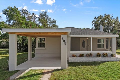 A home in LAKELAND