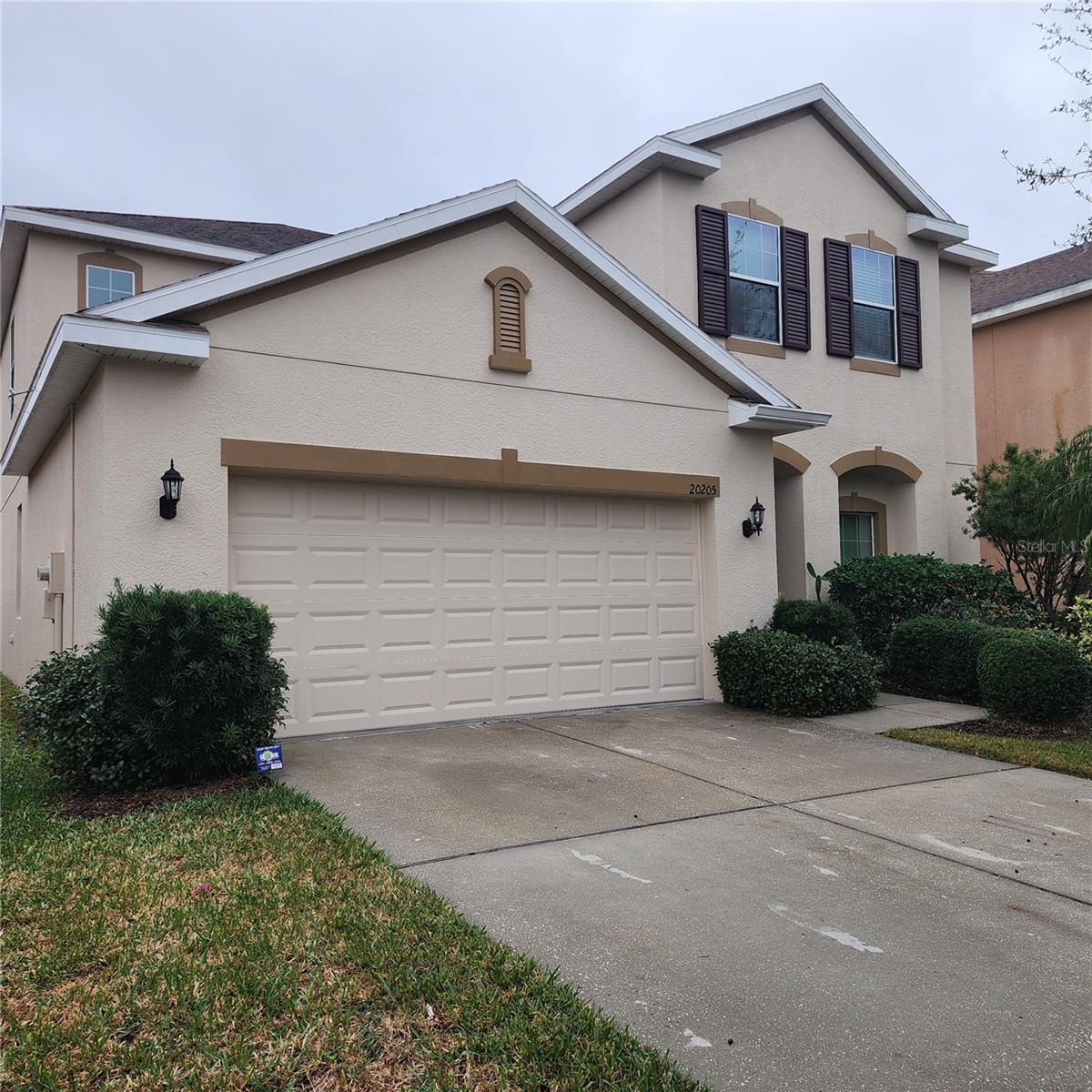 Here is your chance to LEASE in this beautiful and well-maintained 5-bedroom, 3-bathroom single-family home with a 2-car garage, located in the lushly landscaped LIVE OAK gated community offering top-tier amenities and a convenient location in a highly rated school zone. This spacious home features an open-concept floor plan, modern kitchen, generous living areas, and ample storage throughout—ideal for families or professionals looking for comfort and convenience. Community Amenities Include: Resort-style swimming pool, fitness center, playground, clubhouse with kitchen and meeting room, multiple tennis and basketball courts, gated access for added security, lush walking paths and green spaces, conveniently located near schools, shopping, dining, and major highways.