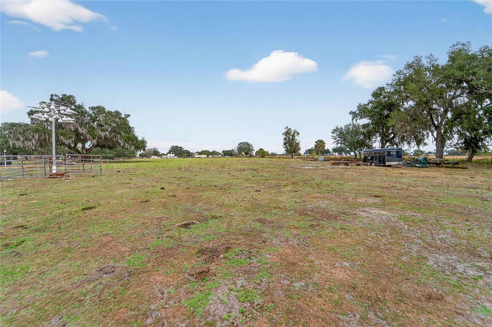 HORSESHOE HILLS ESTATES - Land