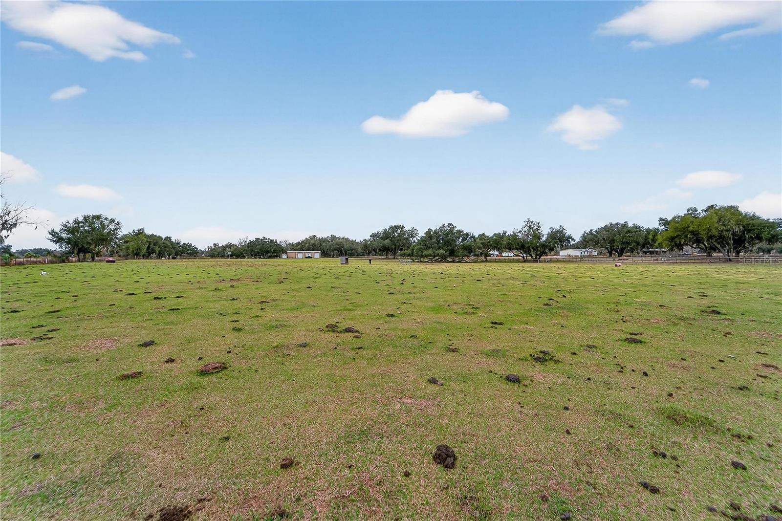 HORSESHOE HILLS ESTATES - Land