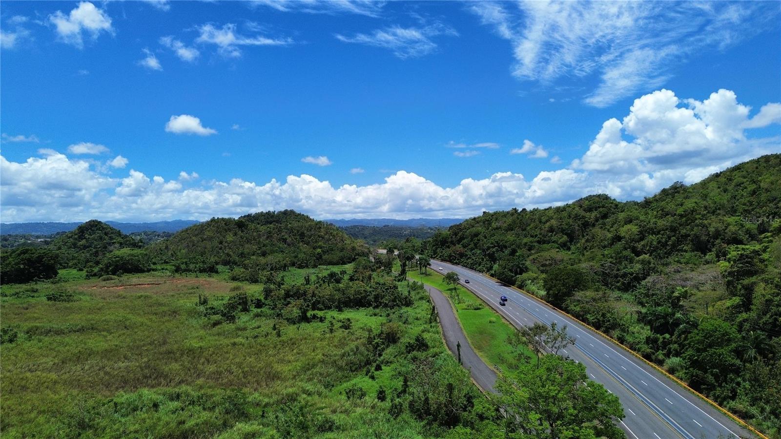 Situated in the rapidly growing town of Dorado, just 30 minutes from San Juan, Finca Espinosa offers 306,570.42 m² (75.76 acres) of prime land, strategically positioned near key highways, established residential communities, and new development projects. This property presents a unique opportunity for forward-thinking investors looking to capitalize on the area’s growth. Zoned RG (General Residential), it allows for a wide range of uses, including residential, mixed-use, and commercial developments. Whether you're considering single-family homes, multi-family units, guest accommodations, or low-intensity retail and office spaces, Finca Espinosa offers unparalleled flexibility. Notably, it is one of the few remaining parcels of this size in Dorado suitable for development, making it a rare and strategic investment opportunity in one of Puerto Rico’s most promising markets.