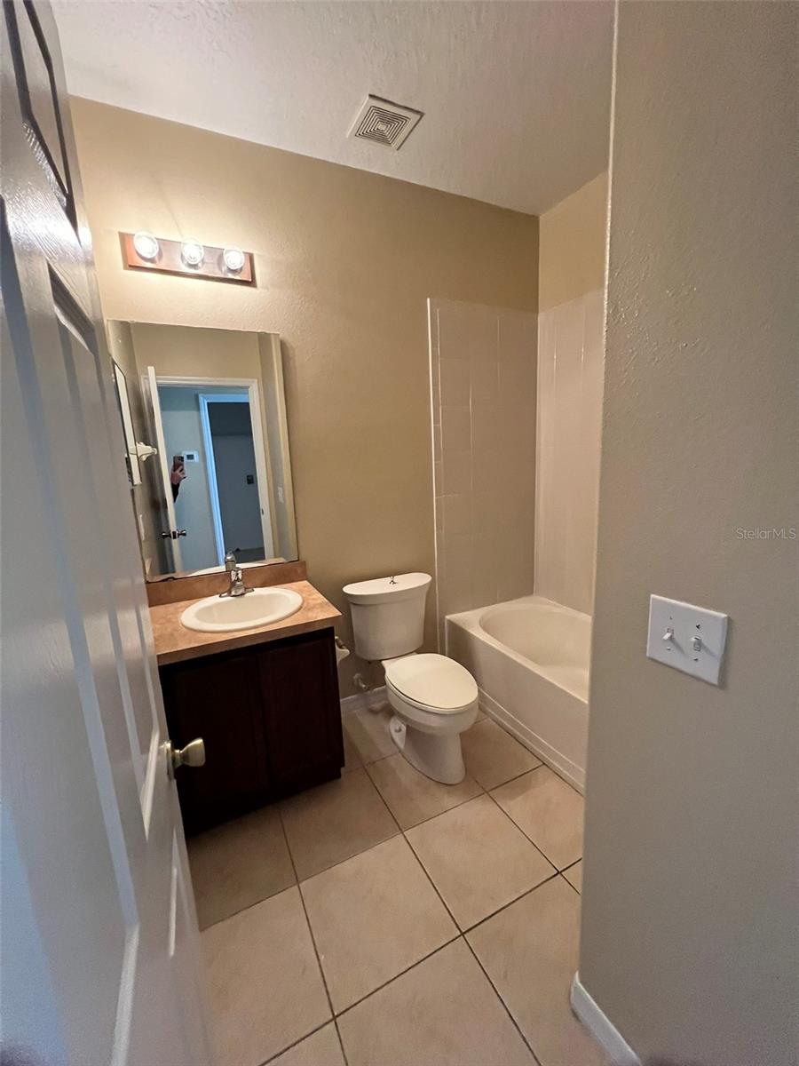 OAK RIDGE - Residential Lease