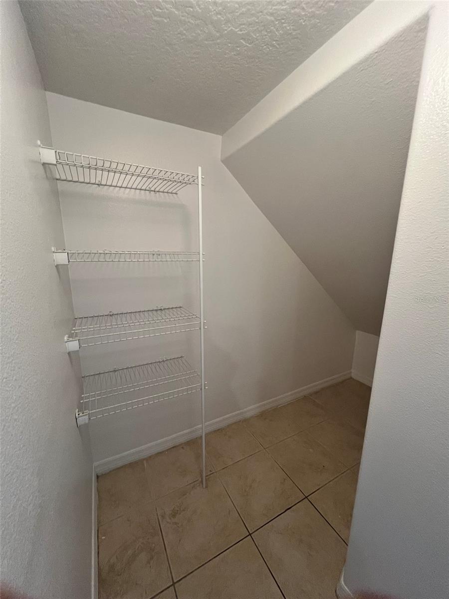 OAK RIDGE - Residential Lease