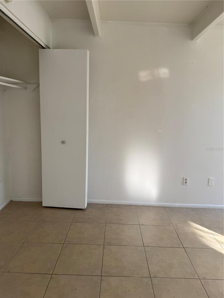 LAKESHORE CLUB - Residential