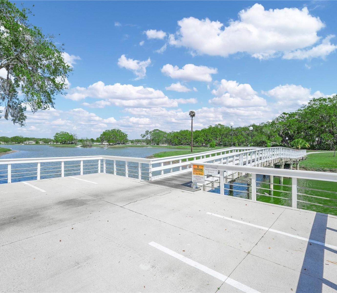 LAKESHORE CLUB - Residential