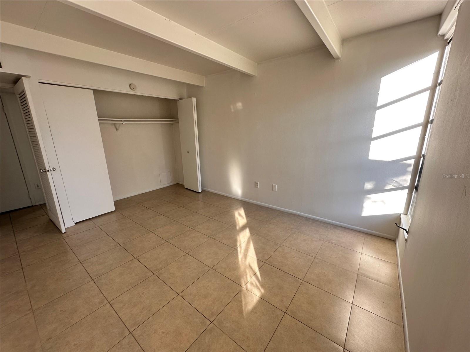 LAKESHORE CLUB - Residential