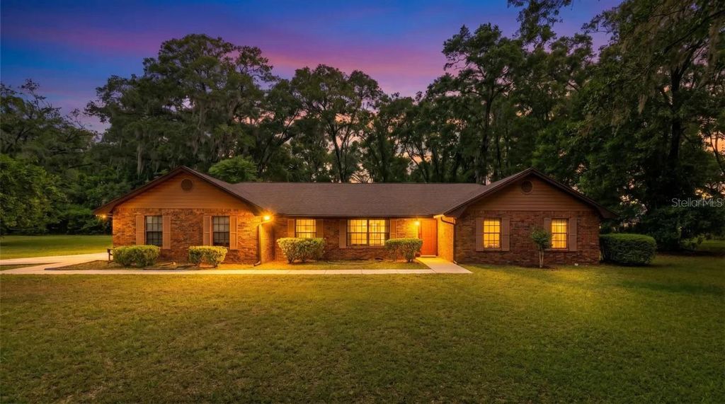 Photo of 1305 Greenland Trace, Deland, FL 32720 (MLS # V4948766)