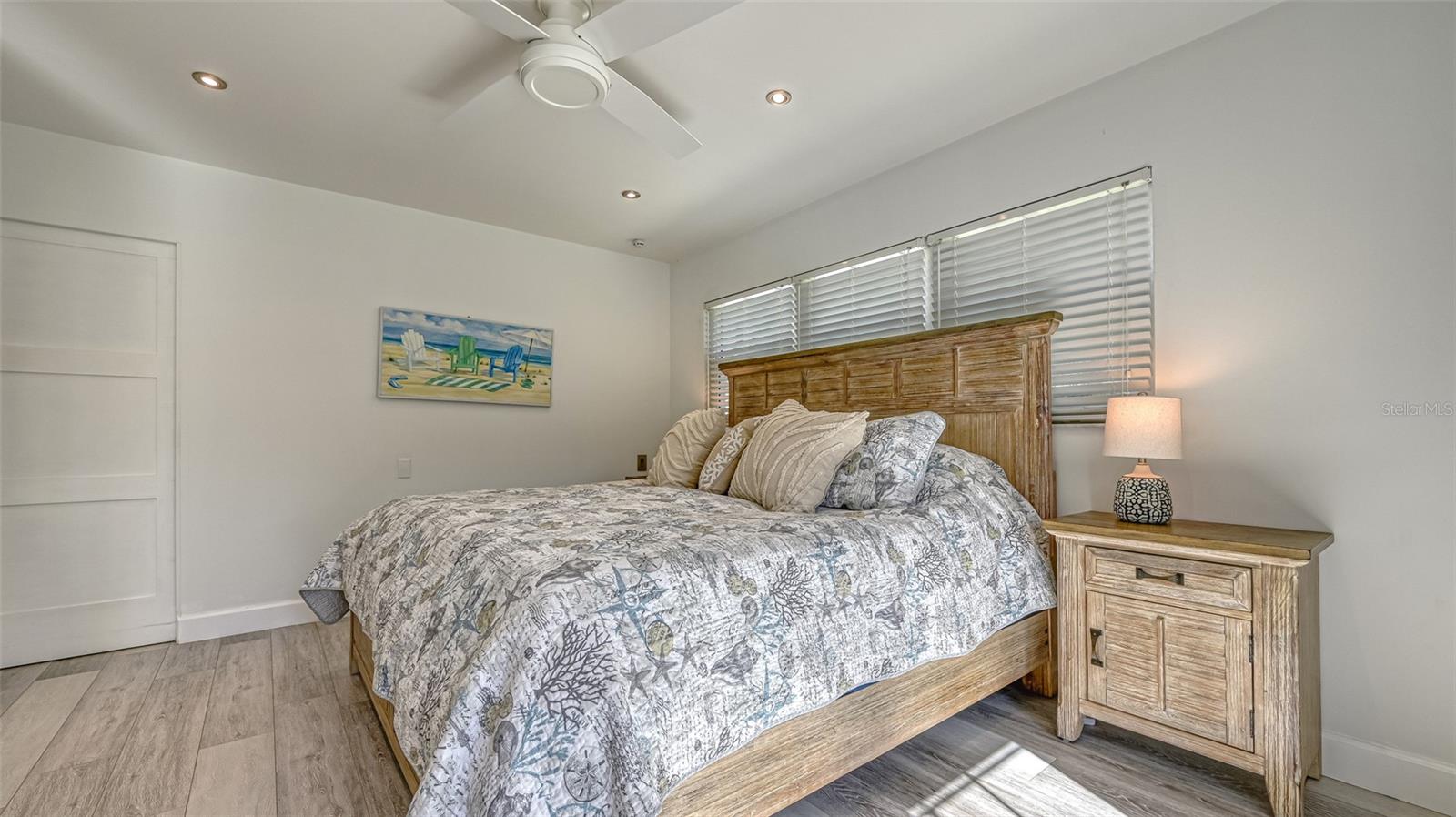 COUNTRY CLUB SHORES - Residential Lease