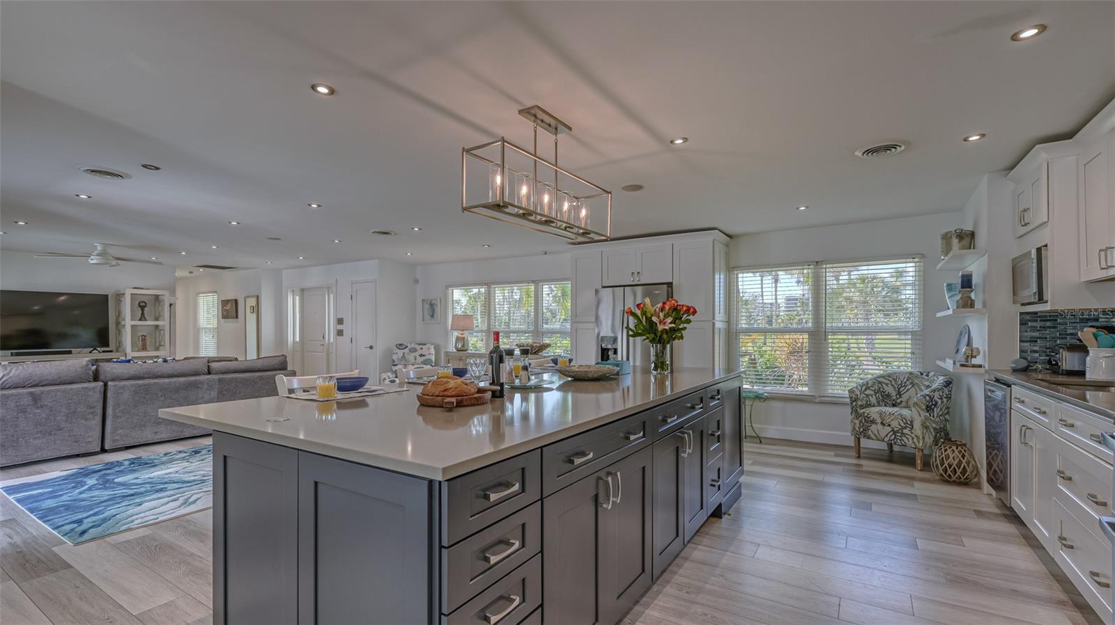 COUNTRY CLUB SHORES - Residential Lease