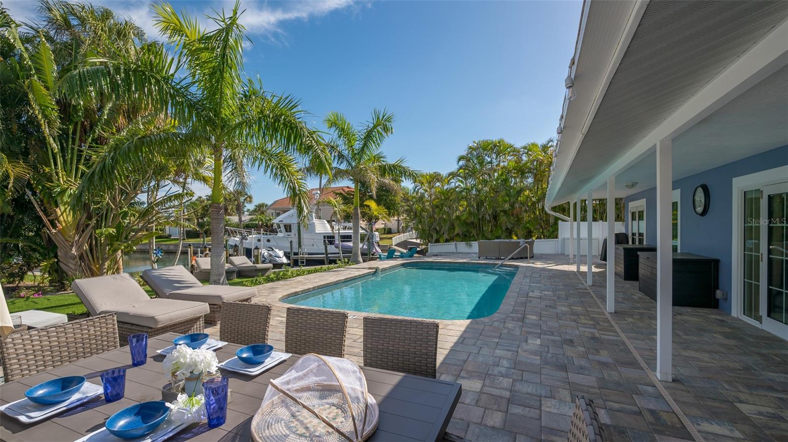 COUNTRY CLUB SHORES - Residential Lease