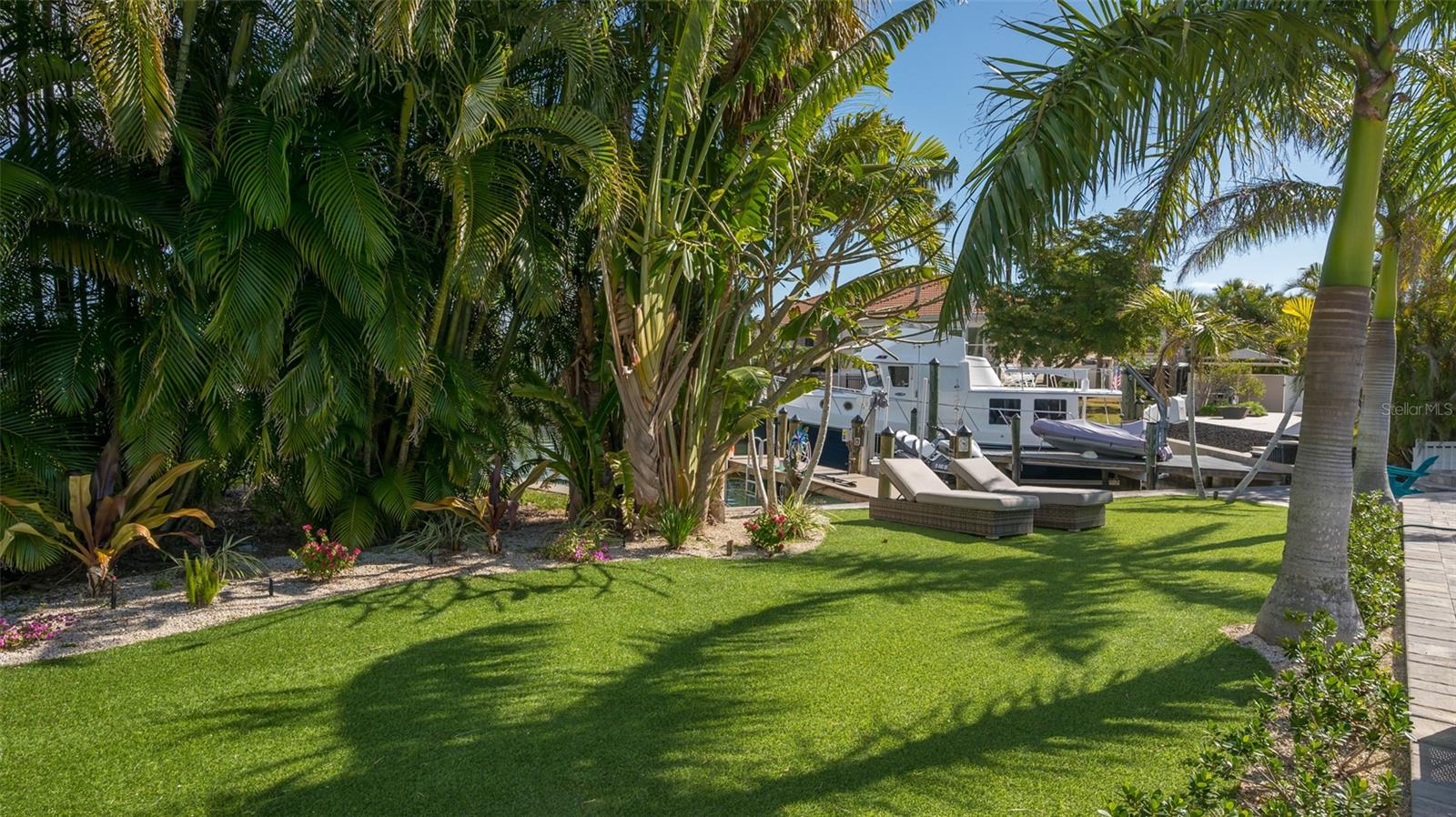 COUNTRY CLUB SHORES - Residential Lease