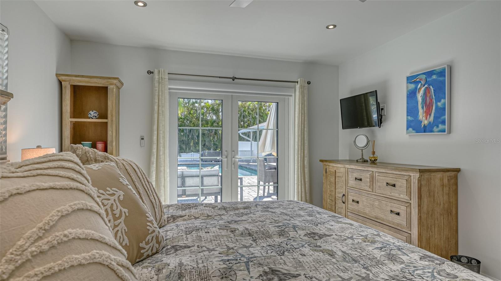 COUNTRY CLUB SHORES - Residential Lease