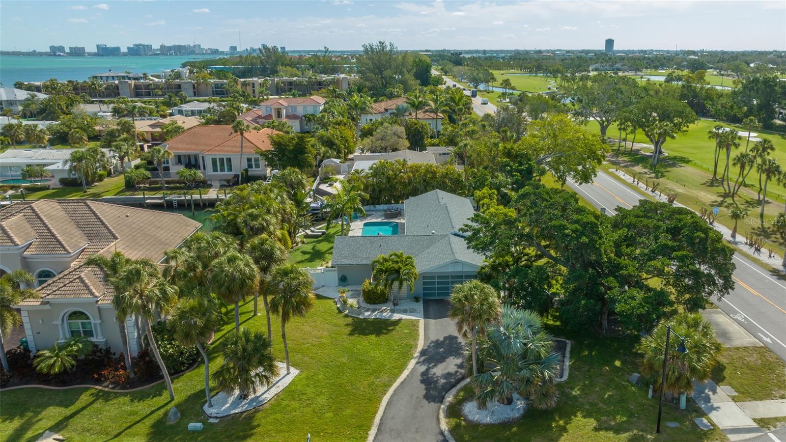 COUNTRY CLUB SHORES - Residential Lease
