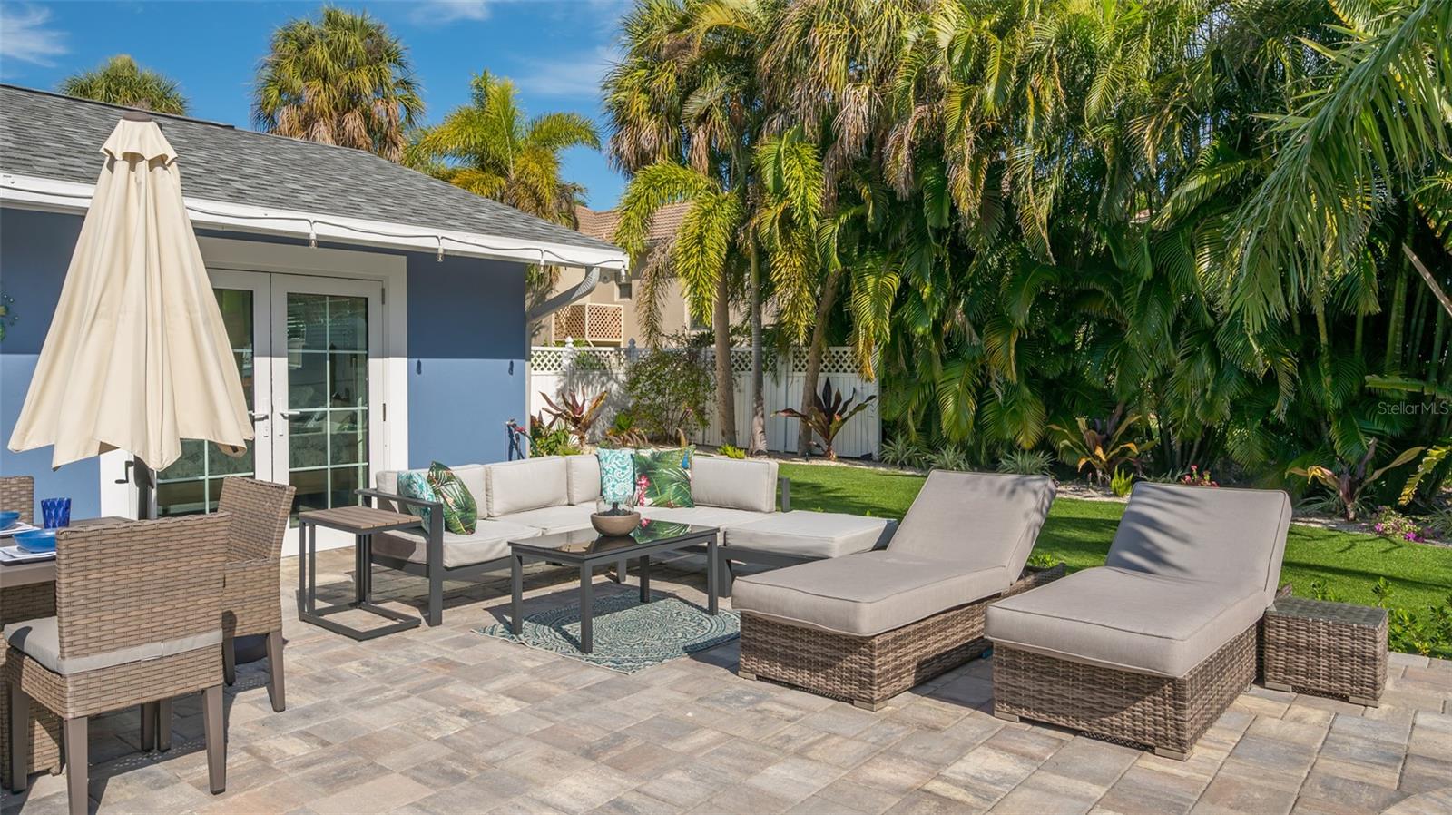 COUNTRY CLUB SHORES - Residential Lease