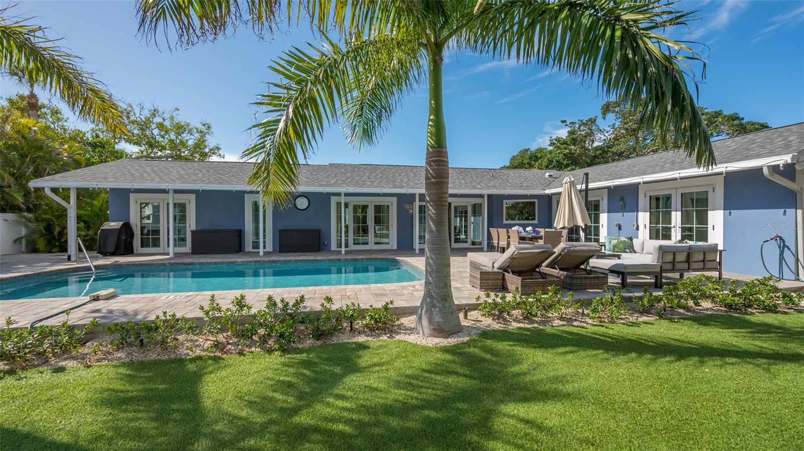 COUNTRY CLUB SHORES - Residential Lease