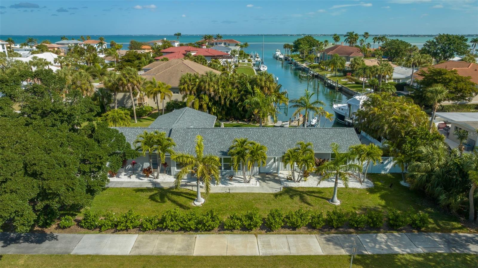 COUNTRY CLUB SHORES - Residential Lease