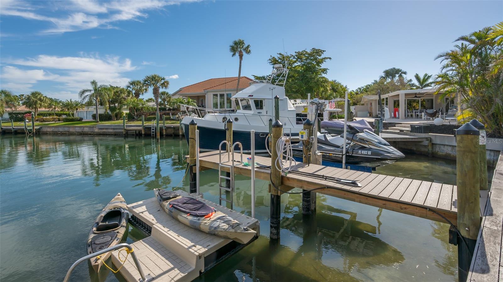 COUNTRY CLUB SHORES - Residential Lease