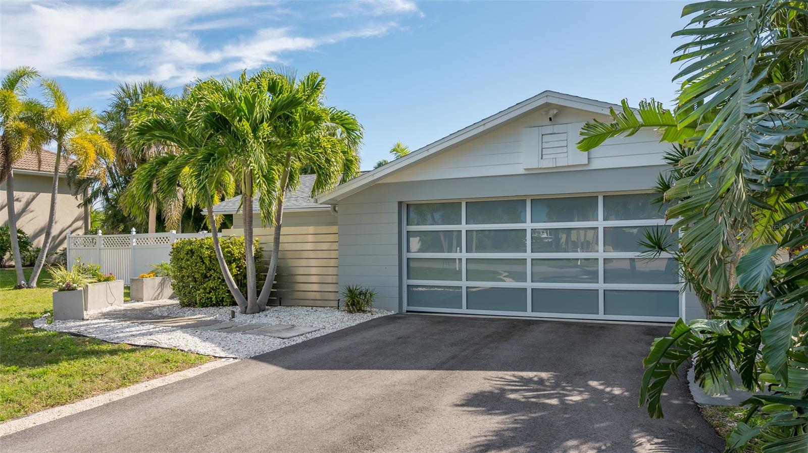 COUNTRY CLUB SHORES - Residential Lease